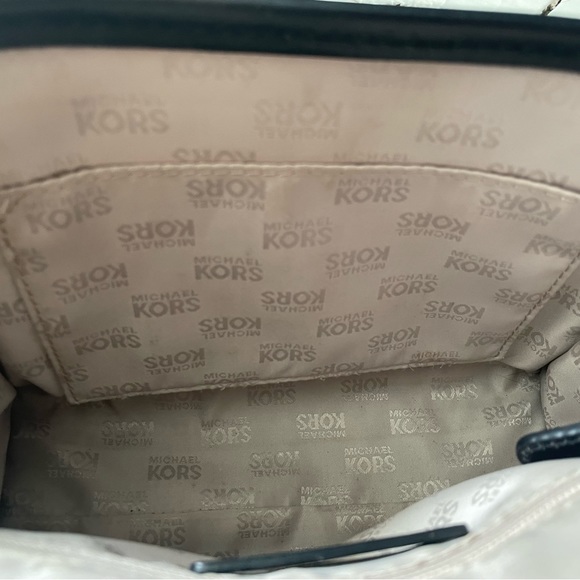 Michael Kors crossbody purse - Picture 9 of 9